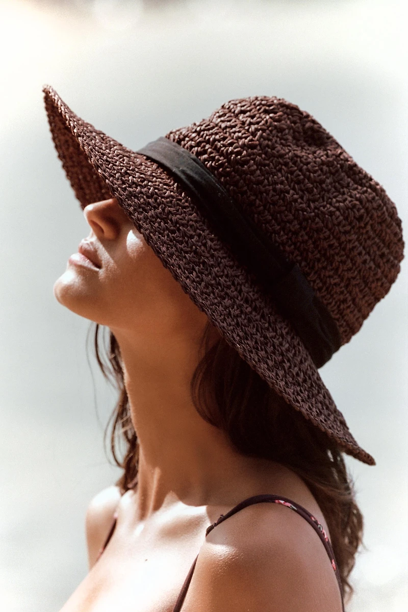 CONTRAST BAND HAT
