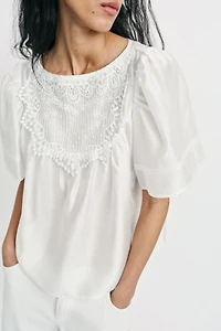 SHORT SLEEVE EMBROIDERED BLOUSE