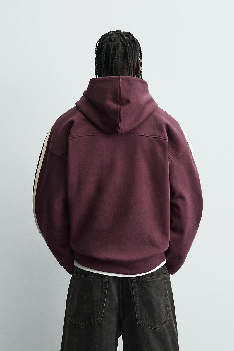 CONTRAST STRIPED PATCH SWEATSHIRT