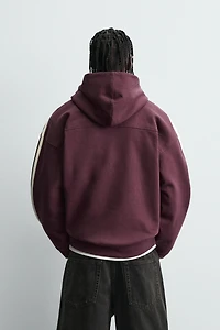 CONTRAST STRIPED PATCH SWEATSHIRT