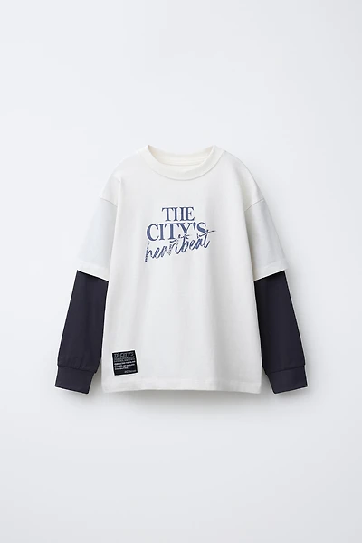 DOUBLE SLEEVE CONTRAST TEXT T-SHIRT