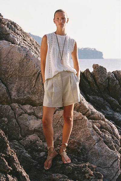 HIGH-WAISTED LINEN SHORTS