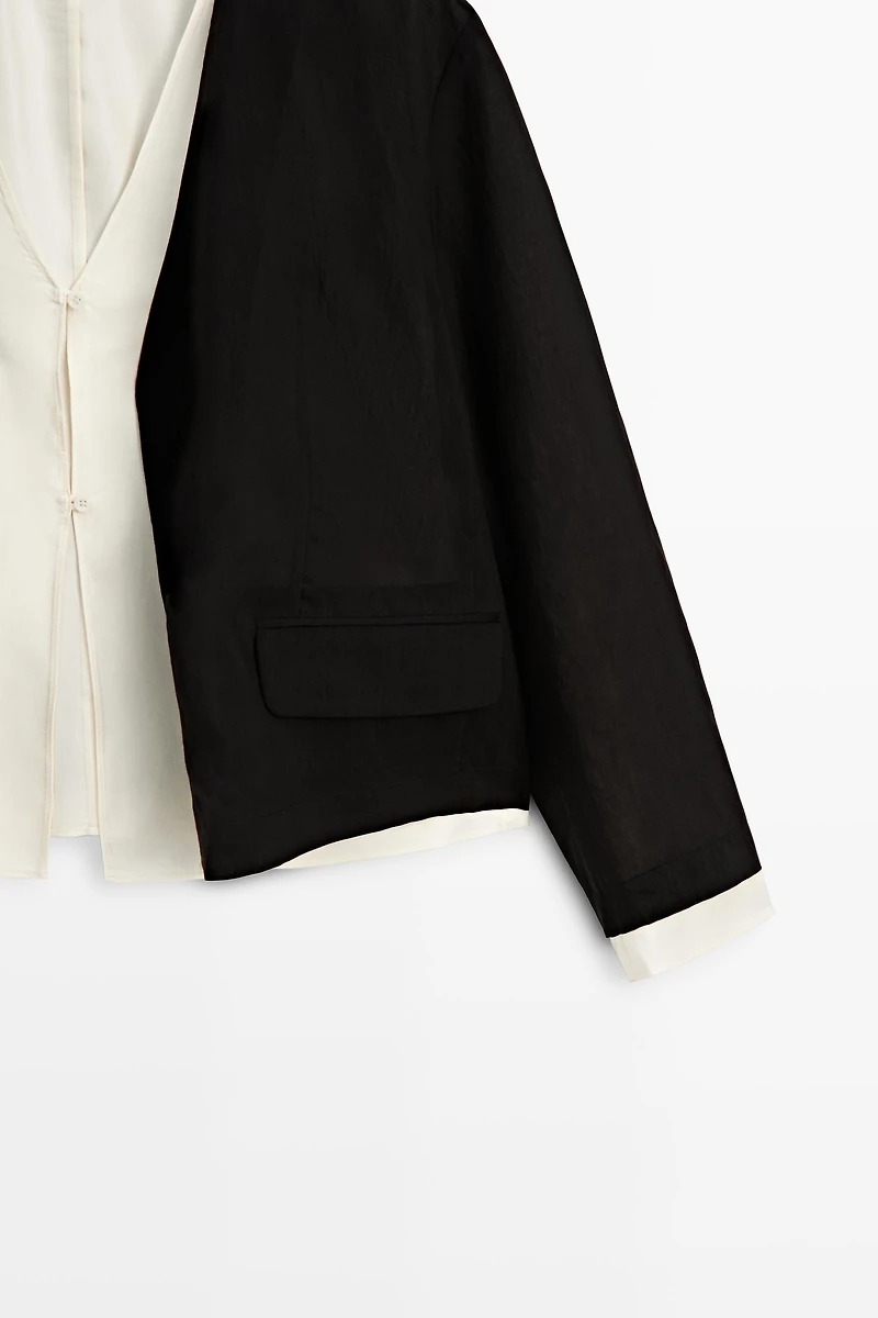 Contrast double jacket for a complete look