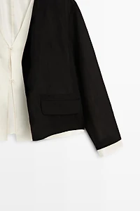 Contrast double jacket for a complete look