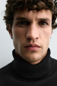 SOFT HIGH NECK SWEATER