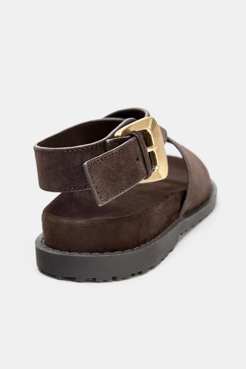 SANDALES ENTREDOIGT À BOUCLE EN DAIM