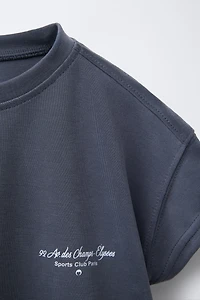 FLOWY TEXT T-SHIRT