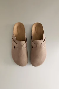 LEATHER CLOGS WITH STRAP