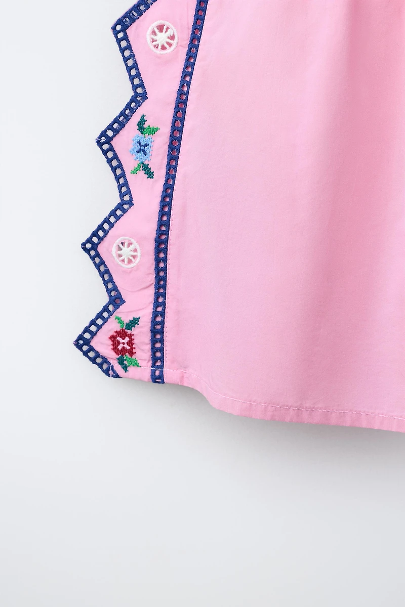 ZIGZAG EMBROIDERED TOP