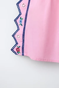 ZIGZAG EMBROIDERED TOP