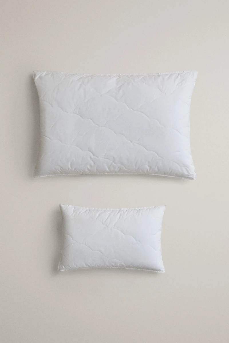 KIDS’ SOFT-TOUCH QUILTED FIBER PILLOW