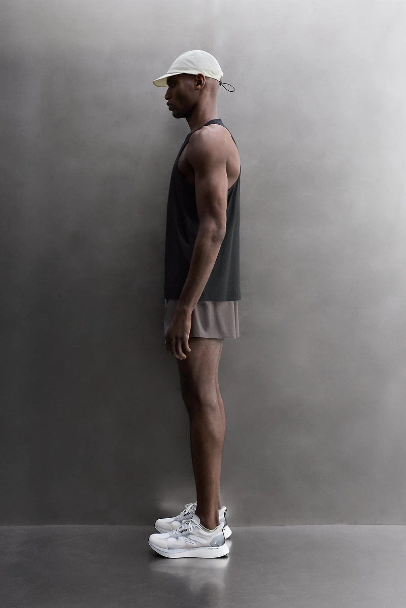 LIGHTWEIGHT RUNNING TANK TOP