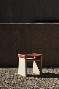 STOOL 02