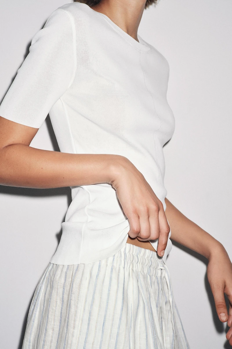TOP EN MAILLE MANCHES COURTES