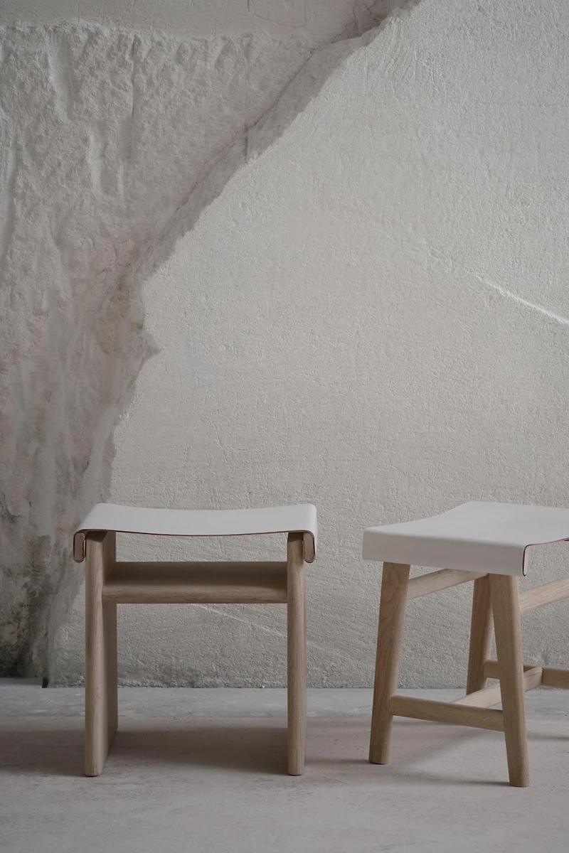 STOOL 02