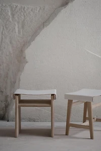 STOOL 02