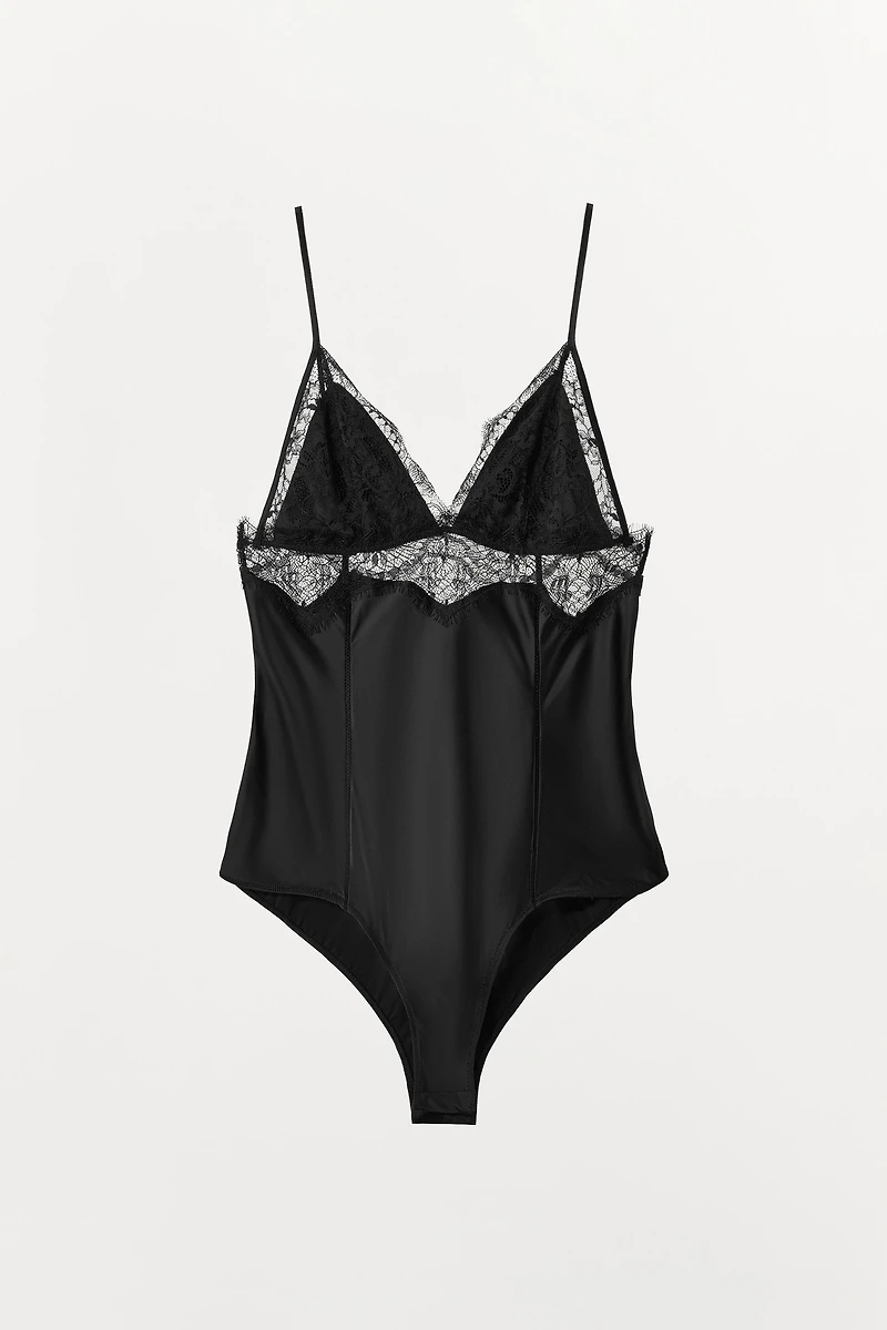 BODY SATINÉ AVEC DENTELLE
