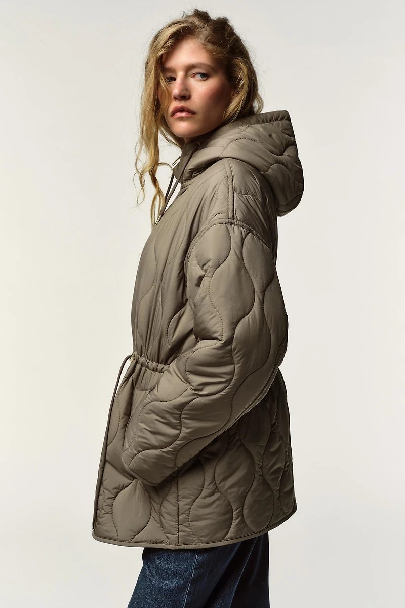 VESTE REMBOURRÉE À CAPUCHE DÉPERLANTE