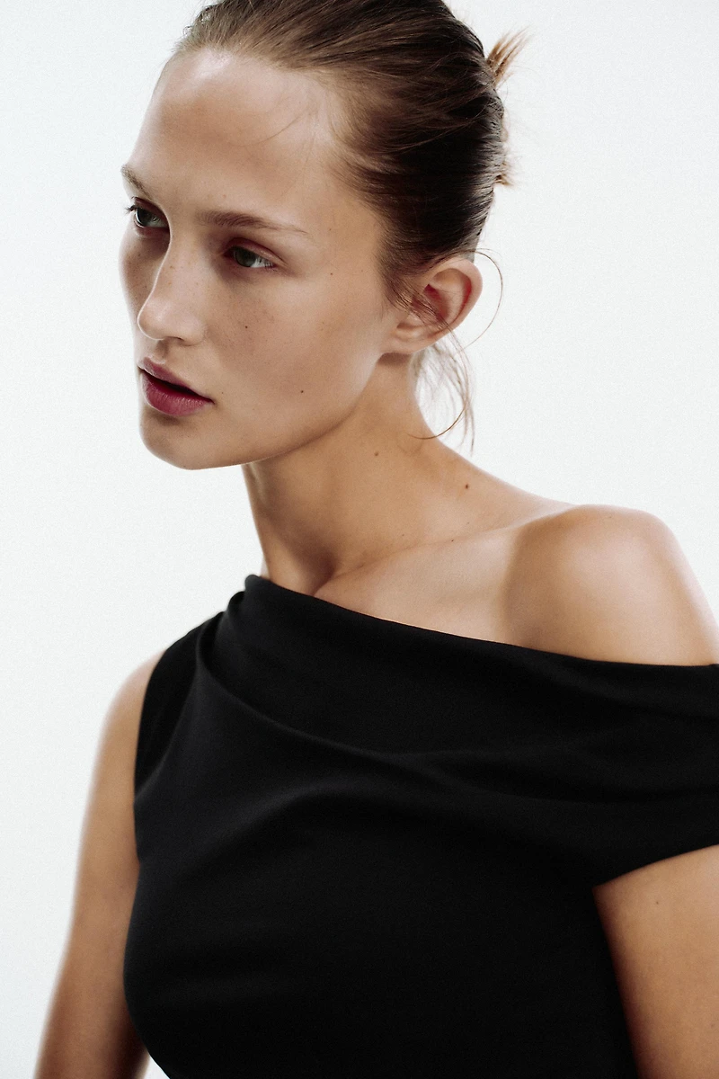 ASYMMETRIC TEXTURED TOP