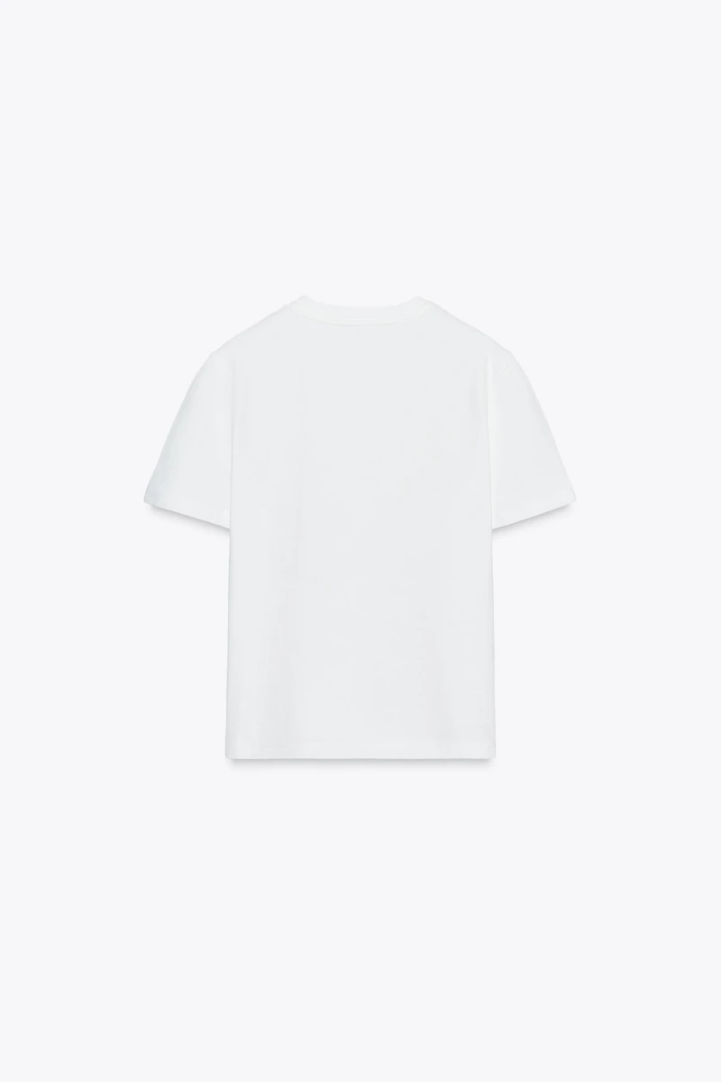 T-SHIRT À FLEUR SUR LE DEVANT
