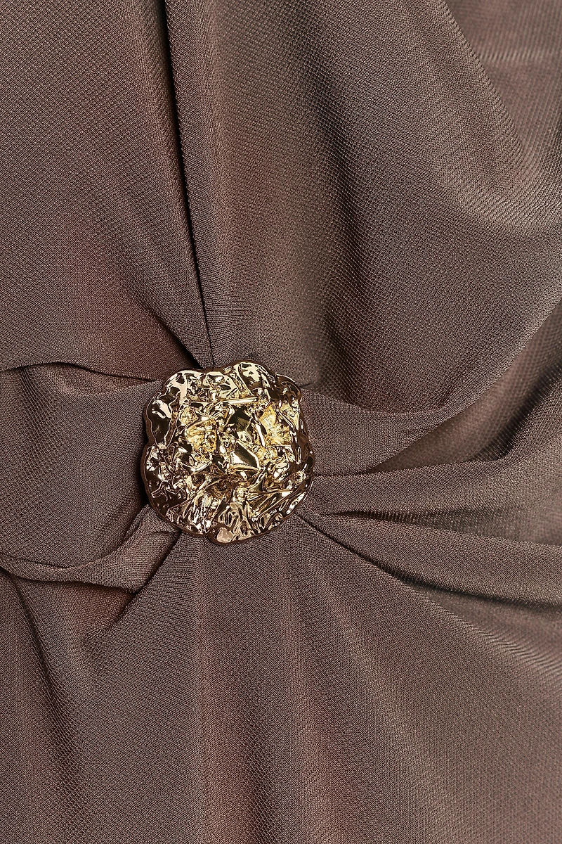 ROBE DRAPÉE ORNEMENT