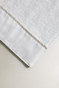 BATH TOWEL WITH PIQUÉ BAND