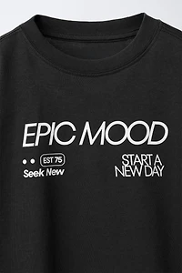 T-SHIRT À INSCRIPTION IMPRIMÉE