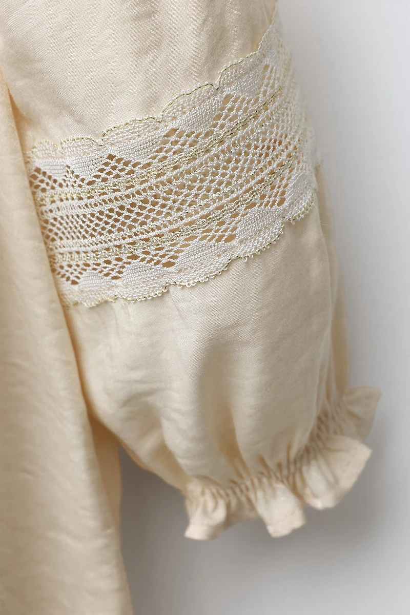 ROBE EN SATIN BRODÉE