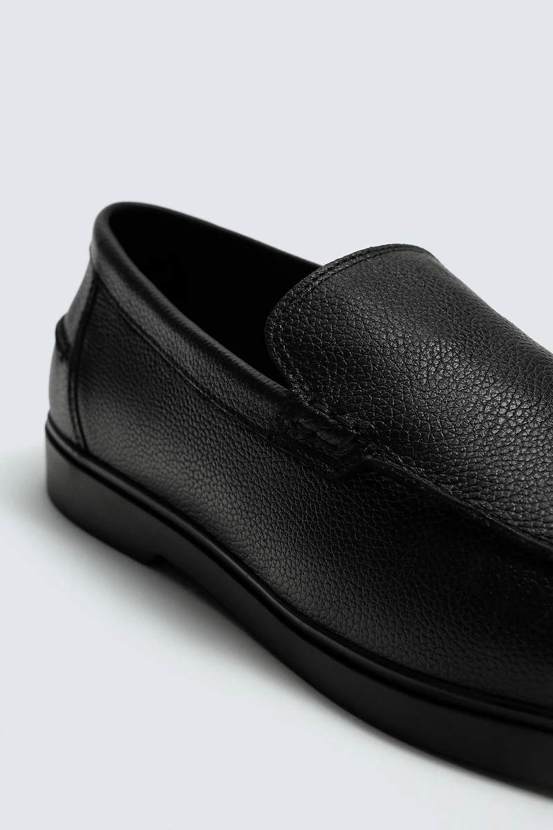 CASUAL LEATHER LOAFERS