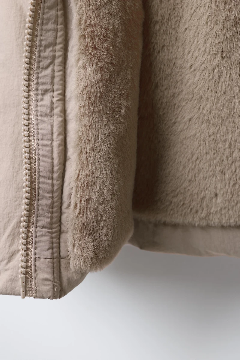 DOUDOUNE 50% PLUME ET DUVET DÉPERLANTE AVEC CAPUCHE EFFET FOURRURE DÉTACHABLE