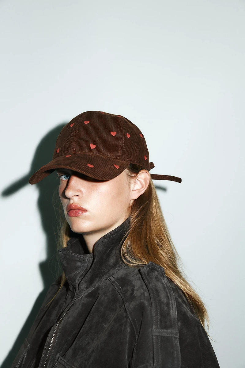 CORDUROY CAP WITH HEART EMBROIDERY