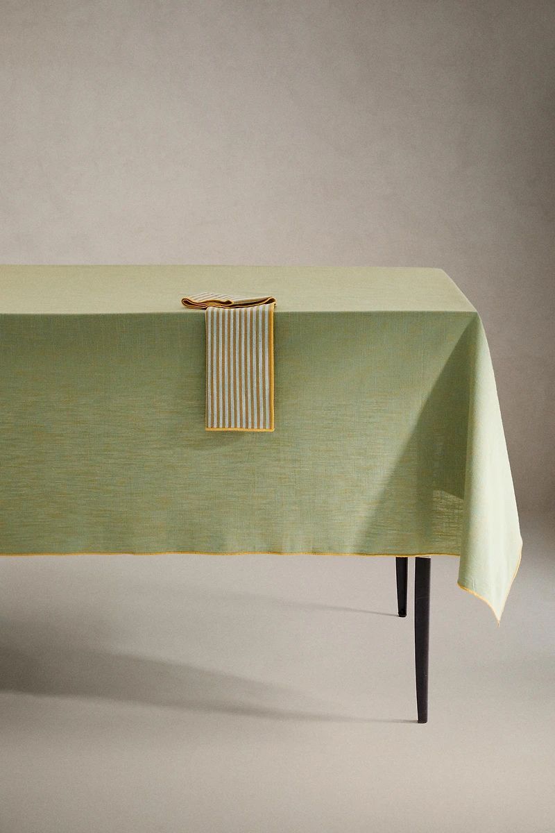 NAPPE COTON BRODERIE CONTRASTANTE