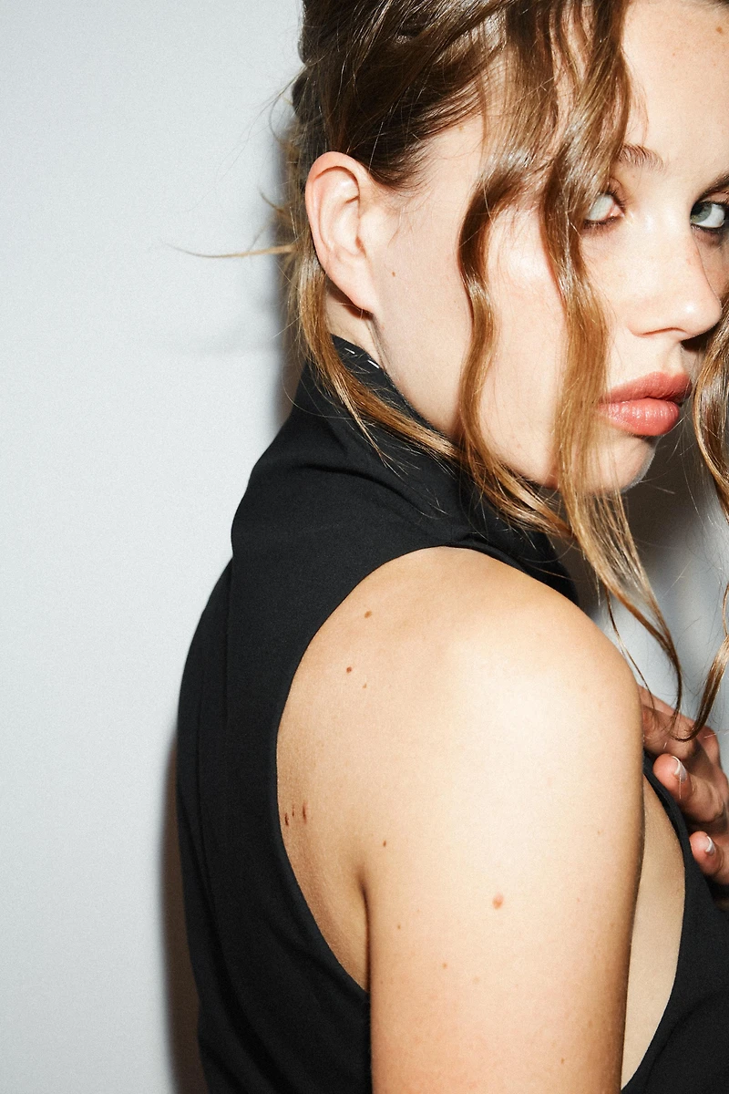 STITCHED KNOT TOP