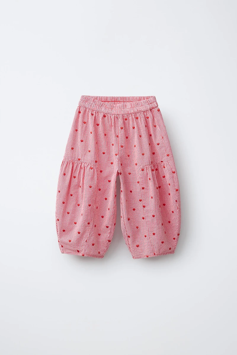 PANTALON BALLOON À CARREAUX CŒURS BRODÉS