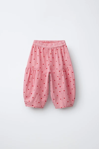 PANTALON BALLOON À CARREAUX CŒURS BRODÉS