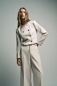 DOUBLE BREASTED SHORT BLAZER