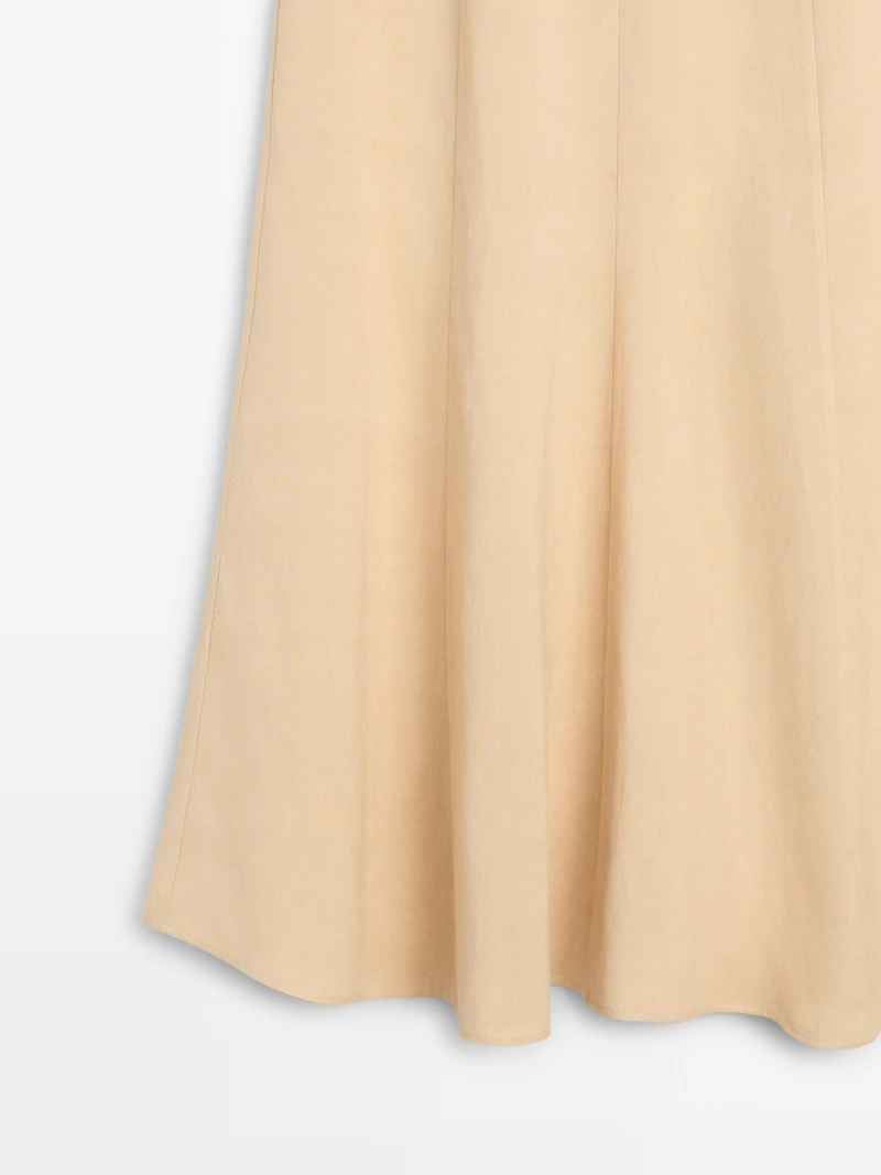 Flowing flared skirt