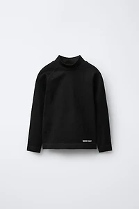 T-SHIRT CÔTELÉ À INSCRIPTION EN RELIEF