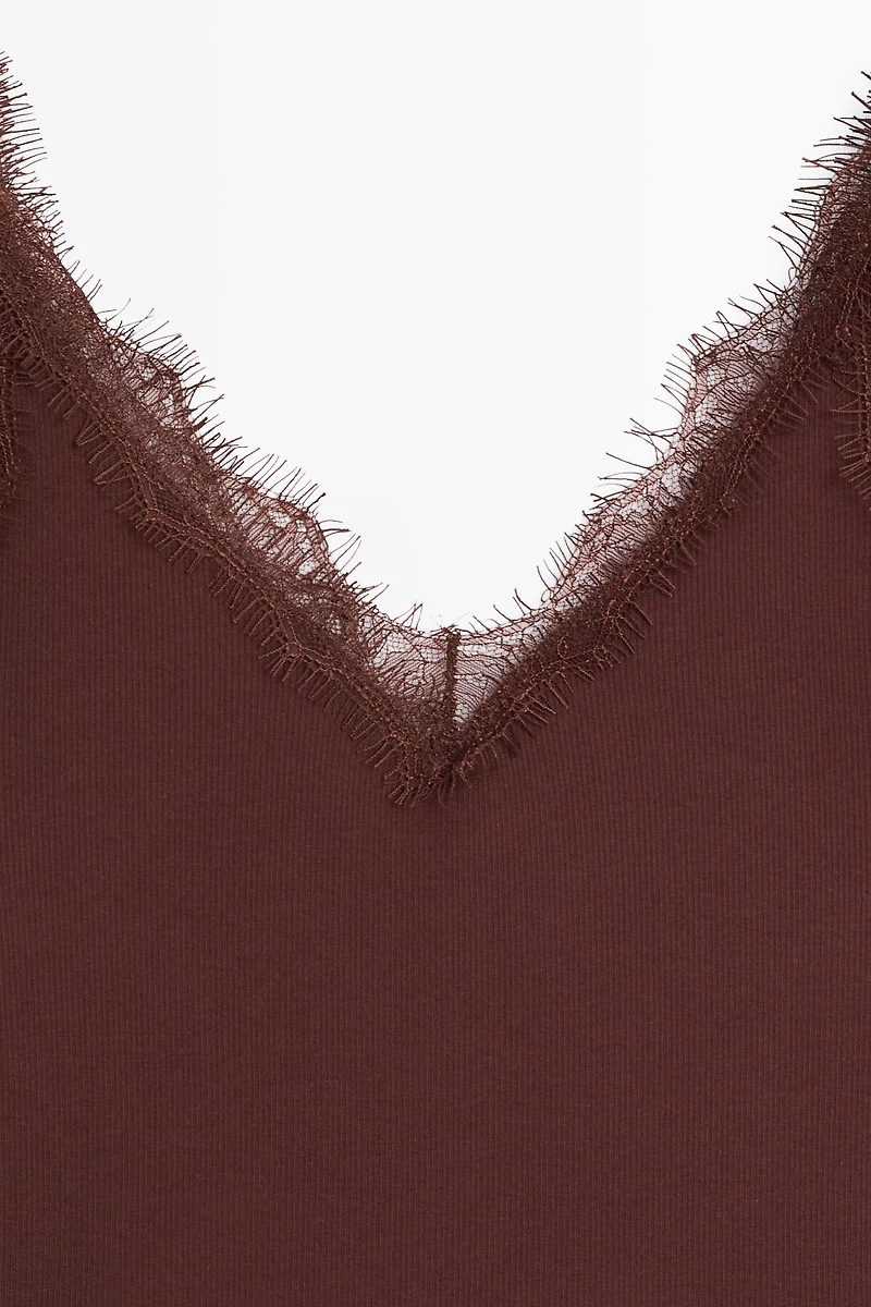 Top à bretelles avec détail en dentelle