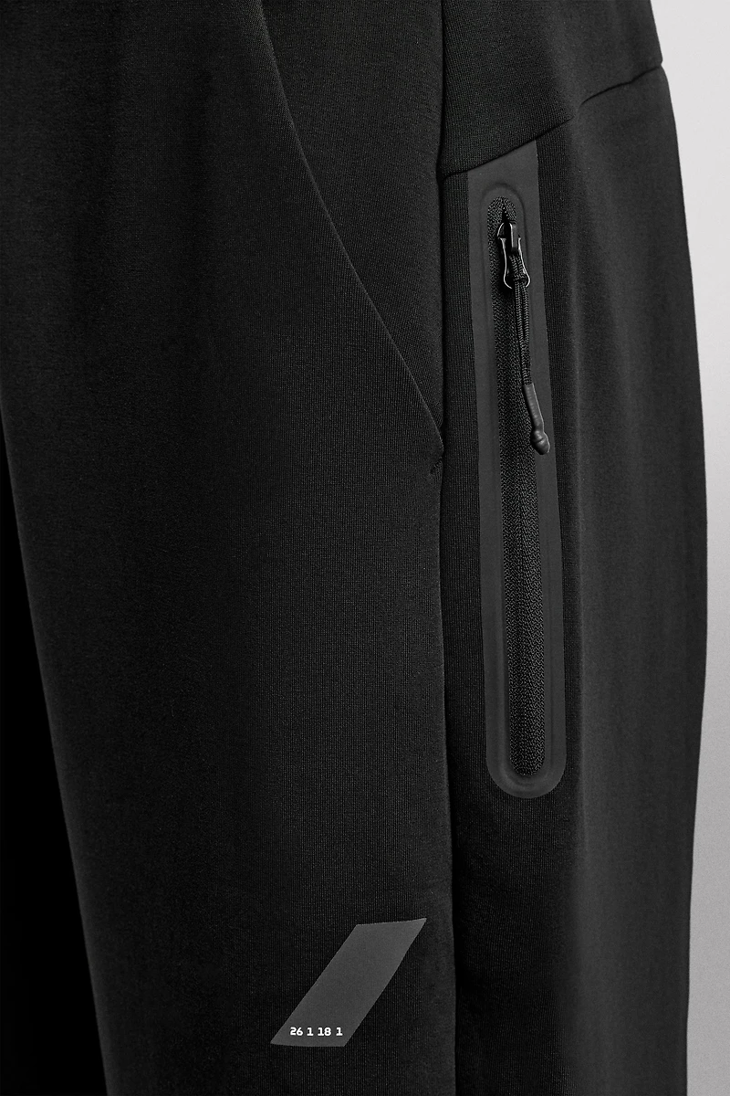 TECHNICAL ZIP PANTS