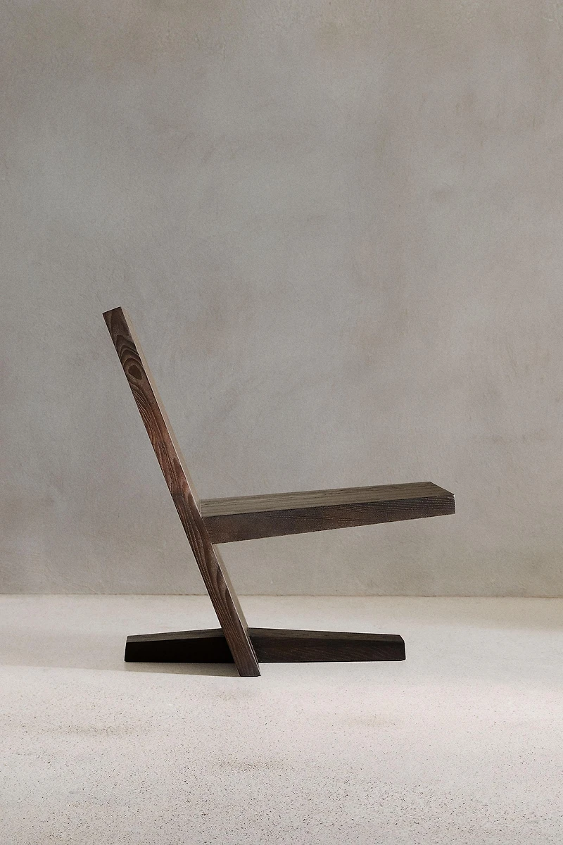 LOUNGE CHAIR 02