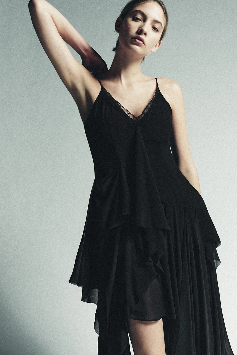 LACE TRIM RUFFLED STRAPPY DRESS