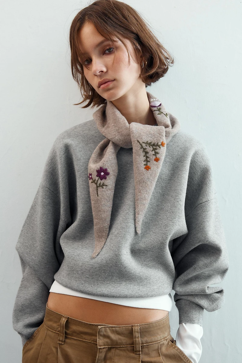 BANDANA EN MAILLE BRODERIES FLEURS