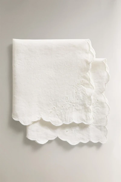 PACK OF LINEN NAPKINS WITH FLORAL EMBROIDERY (PACK OF 2)