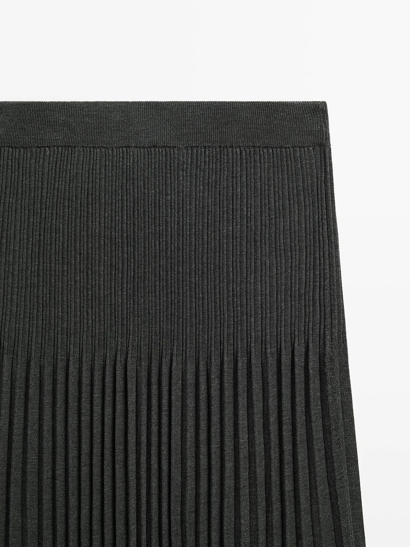 Pleated knit midi skirt