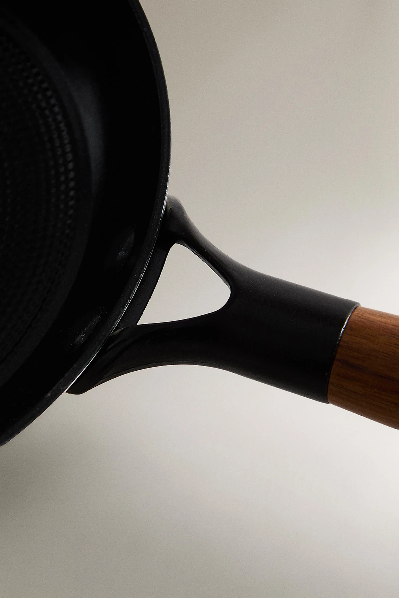 IRON FRYING PAN