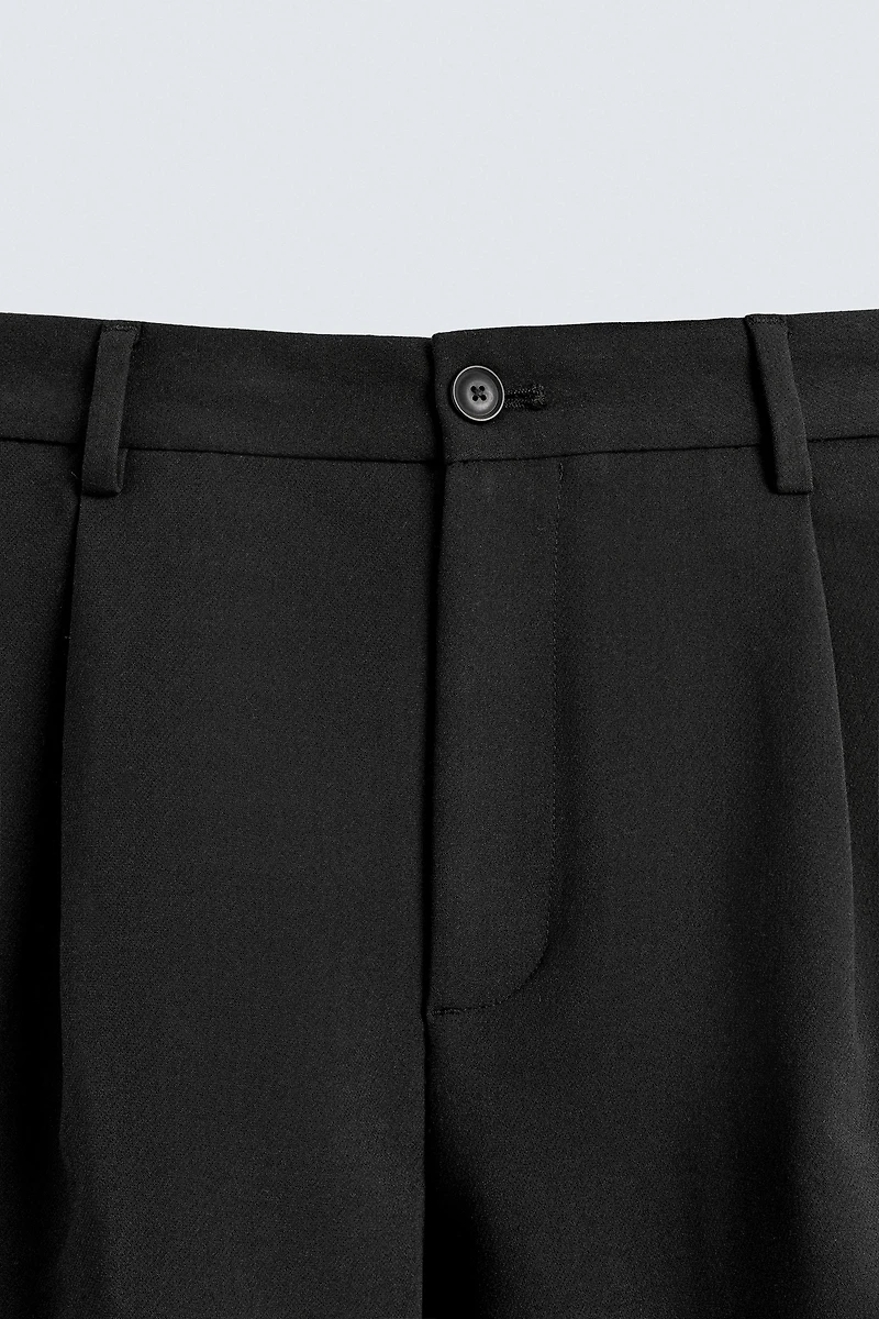 FLOWY PLEATED SHORTS