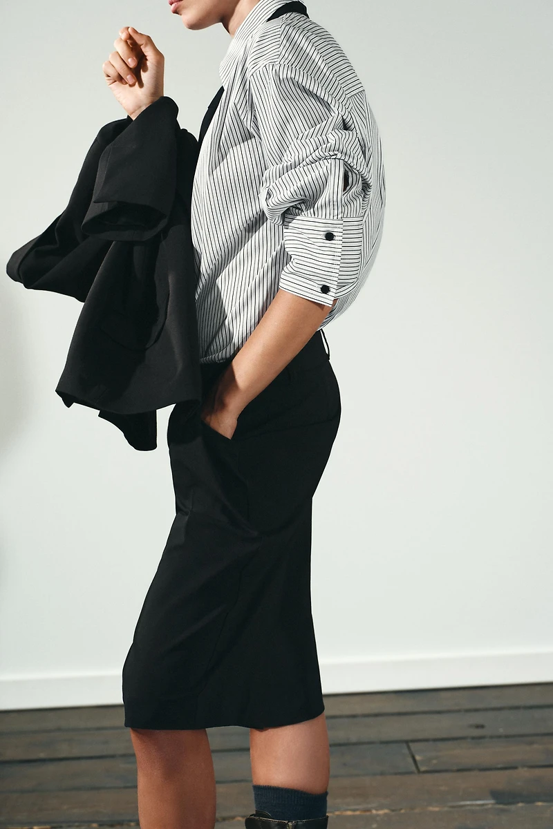 PLEATED LONG SHORTS