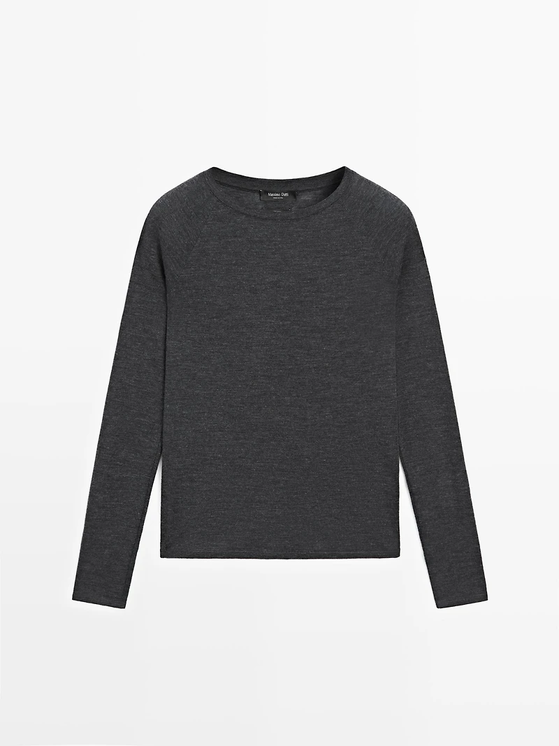 Wool T-shirt with raglan sleeves