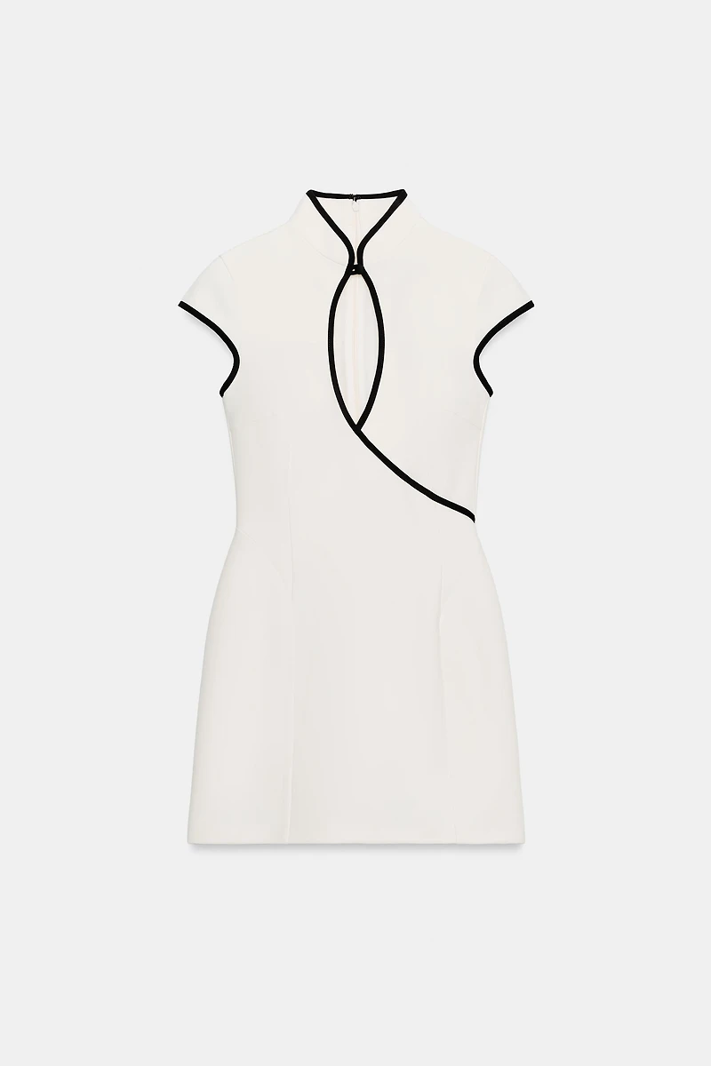 ROBE COURTE À LISERÉS CONTRASTANTS